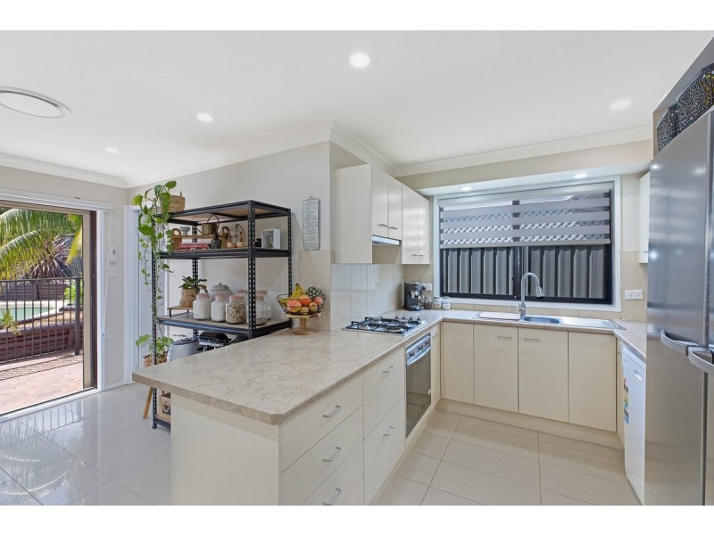 180 Cresthaven Avenue, Bateau Bay NSW 2261