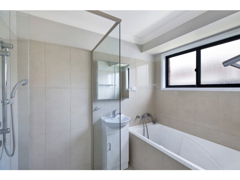 180 Cresthaven Avenue, Bateau Bay NSW 2261