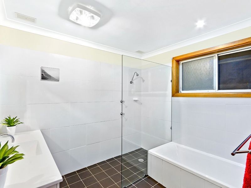 18 Margherita Ave, Bateau Bay NSW 2261