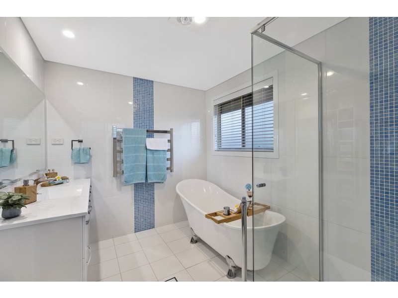 17 Bolton Street, Bateau Bay NSW 2261