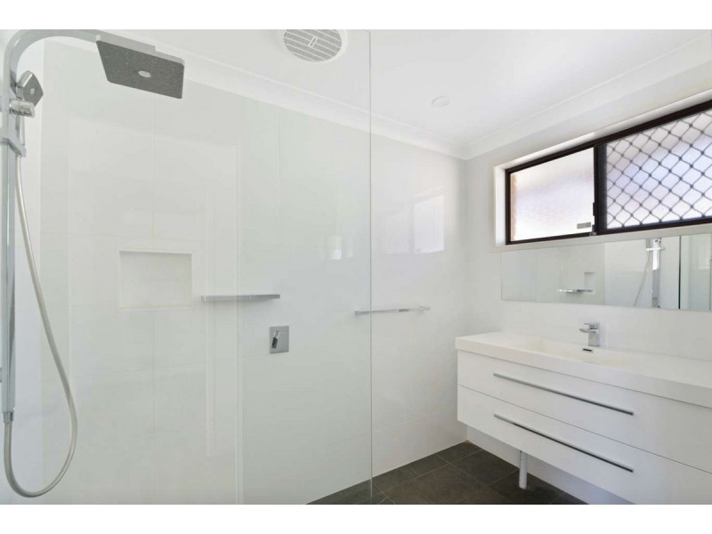 2 Cynthia Street, Bateau Bay NSW 2261