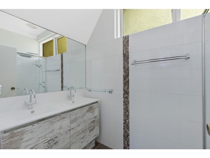 8 Kipling Drive, Bateau Bay NSW 2261