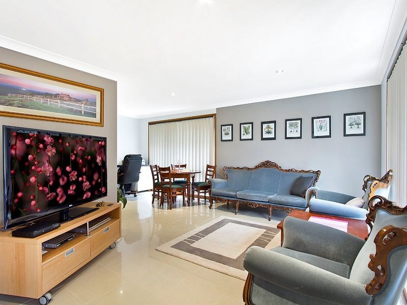 7 Oakehampton Ct, Bateau Bay NSW 2261