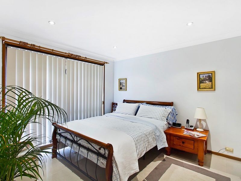 7 Oakehampton Ct, Bateau Bay NSW 2261