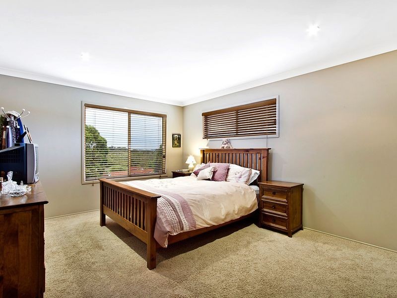 218 Cresthaven Avenue, Bateau Bay NSW 2261