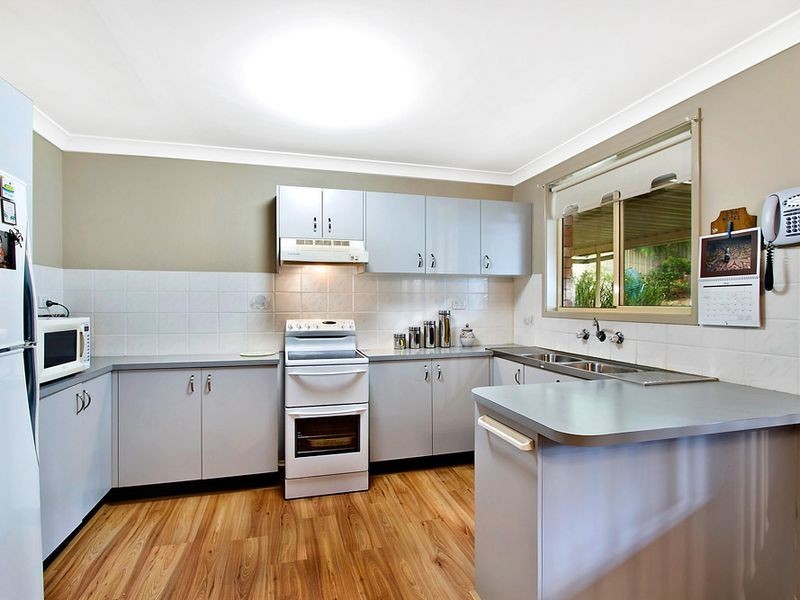 218 Cresthaven Avenue, Bateau Bay NSW 2261