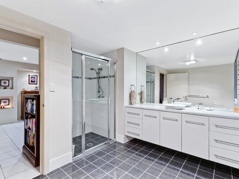 2 Patrick St, Bateau Bay NSW 2261