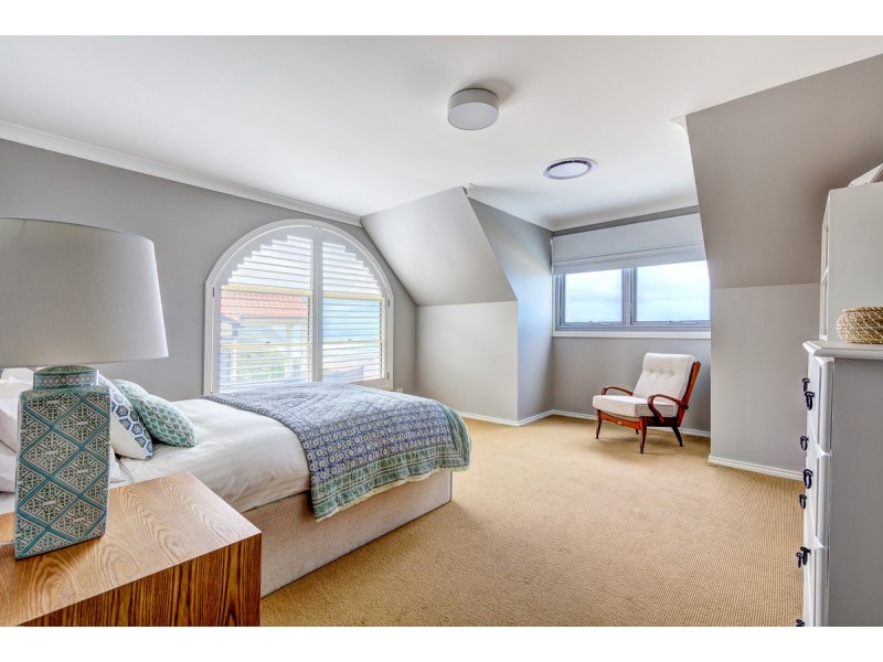 16 South Scenic Drive, Forresters Beach NSW 2260