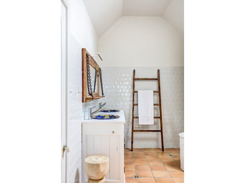 16 South Scenic Drive, Forresters Beach NSW 2260