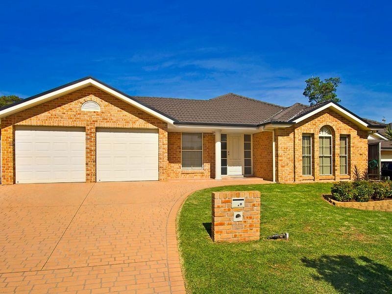 11 Bataan Cct, Bateau Bay NSW 2261