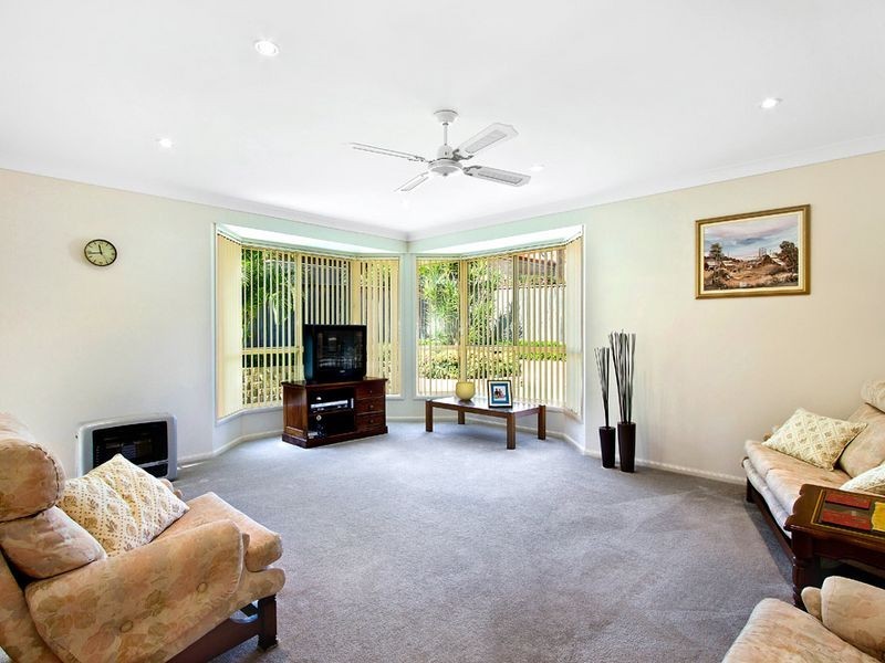 11 Bataan Cct, Bateau Bay NSW 2261