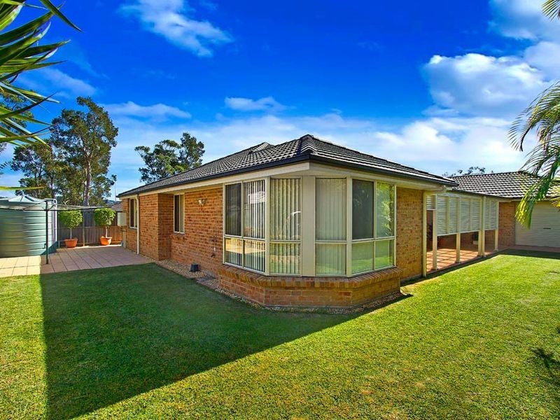 11 Bataan Cct, Bateau Bay NSW 2261