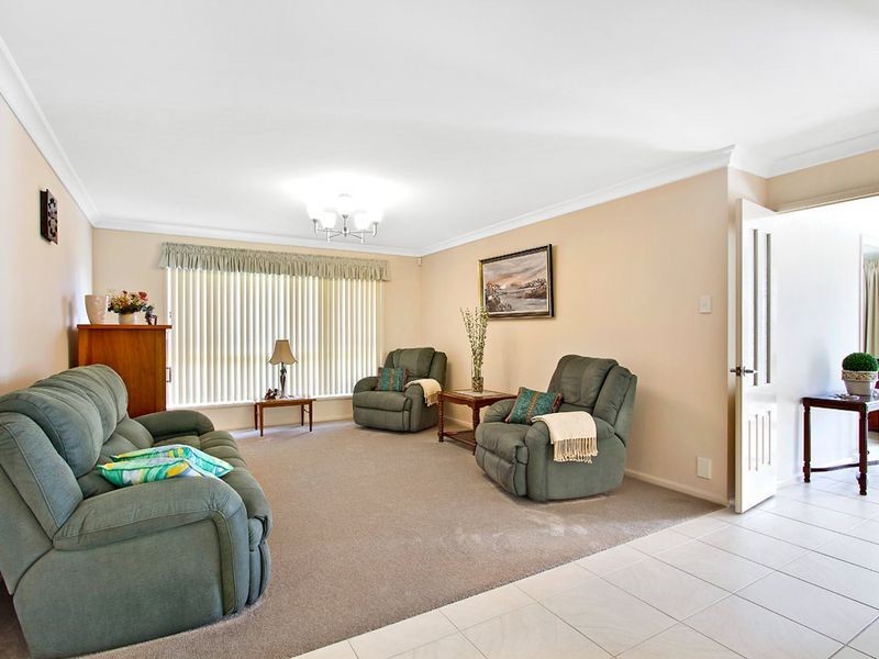 11 Bataan Cct, Bateau Bay NSW 2261