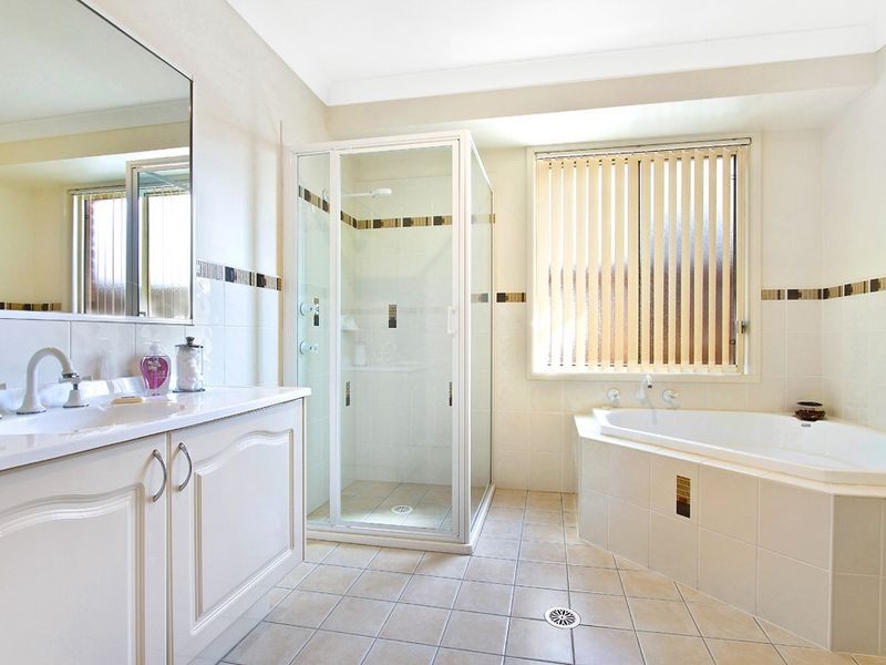 11 Bataan Cct, Bateau Bay NSW 2261