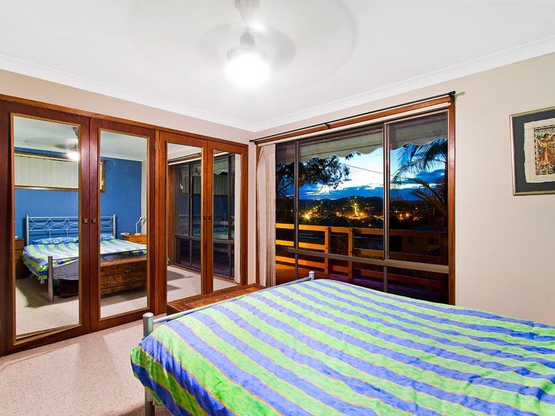 15 Toongara Avenue, Bateau Bay NSW 2261