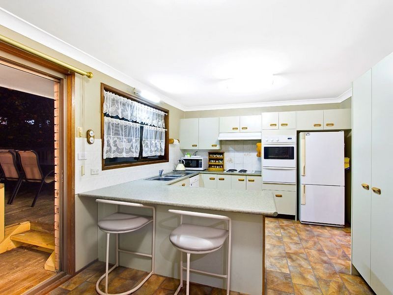 15 Toongara Avenue, Bateau Bay NSW 2261