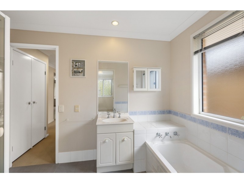 7 Belinda Close, Berkeley Vale NSW 2261