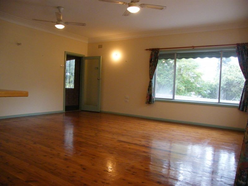 8 Burrawong Street, Bateau Bay NSW 2261