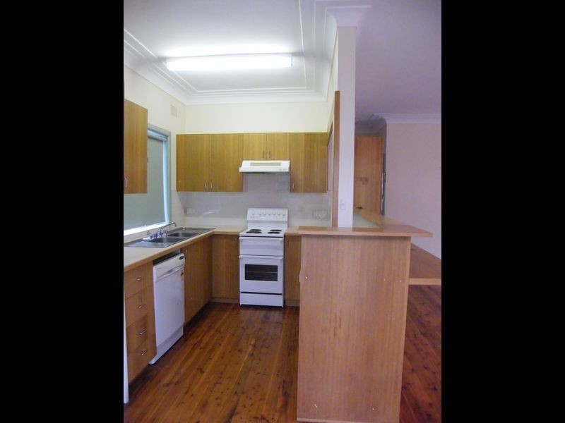 8 Burrawong Street, Bateau Bay NSW 2261