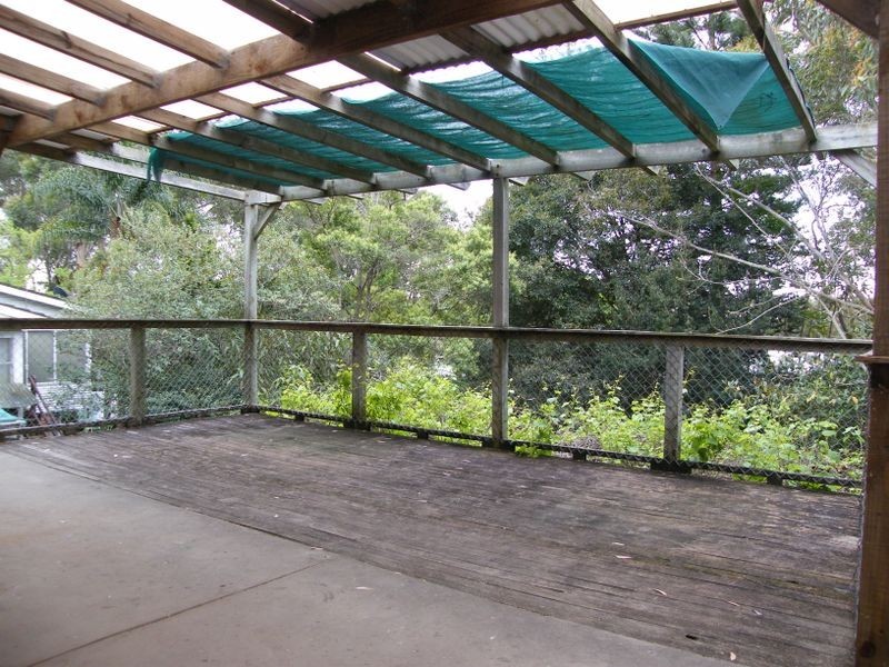 8 Burrawong Street, Bateau Bay NSW 2261