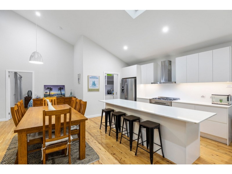 19 Bateau Bay Road, Bateau Bay NSW 2261