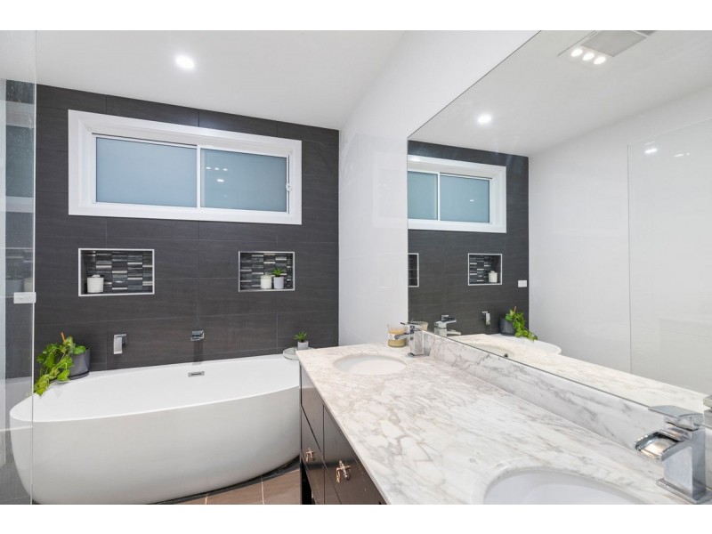 19 Bateau Bay Road, Bateau Bay NSW 2261