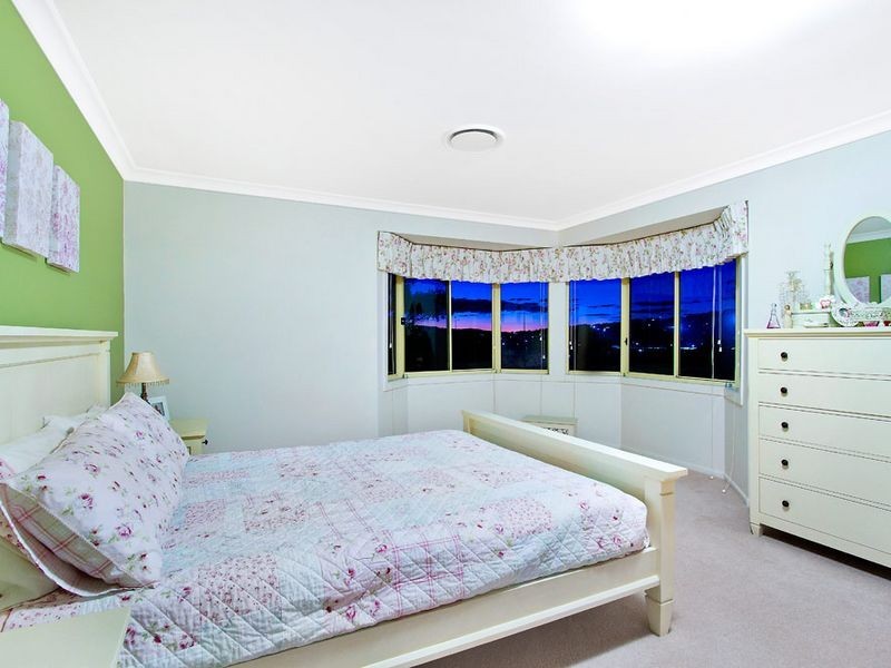 12 Bataan Cct, Bateau Bay NSW 2261