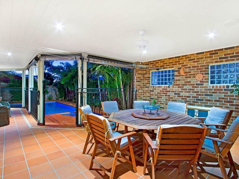 12 Bataan Cct, Bateau Bay NSW 2261