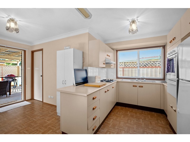 8 Charlotte Close, Bateau Bay NSW 2261