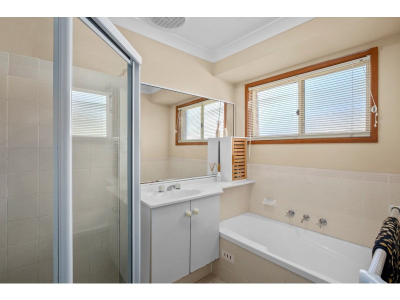 8 Charlotte Close, Bateau Bay NSW 2261