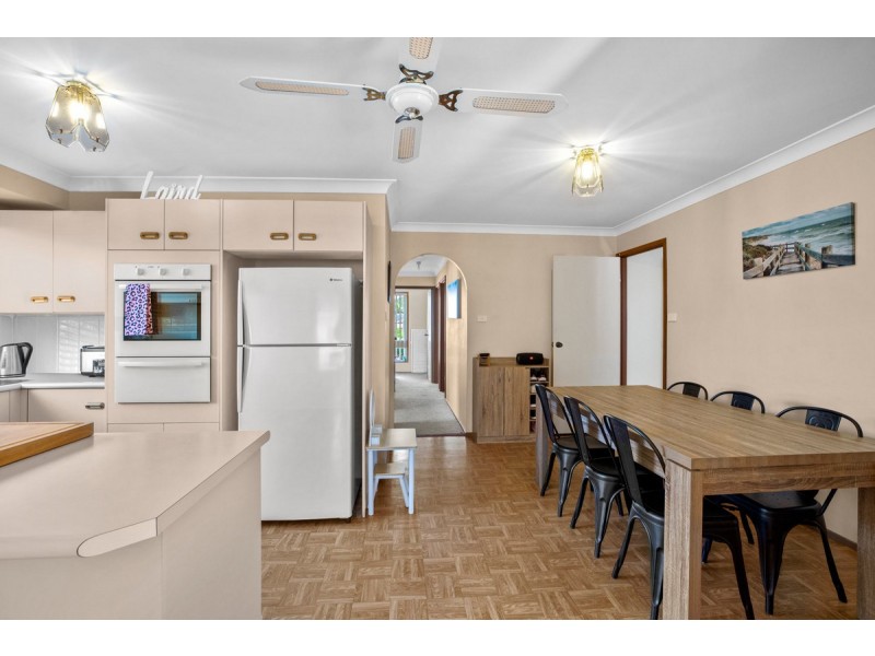 8 Charlotte Close, Bateau Bay NSW 2261