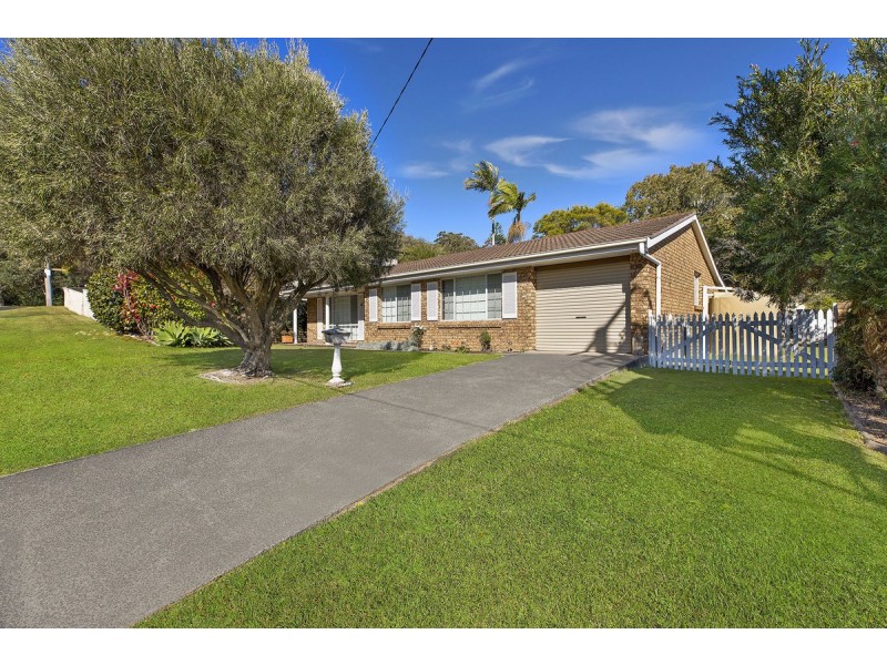 2 Ulmarra Road, Forresters Beach NSW 2260
