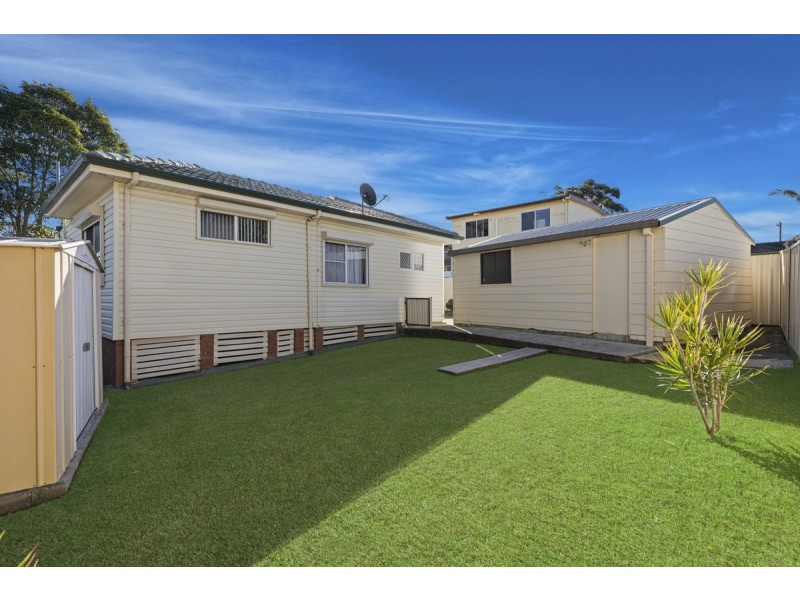 60 Lumby Drive, Bateau Bay NSW 2261