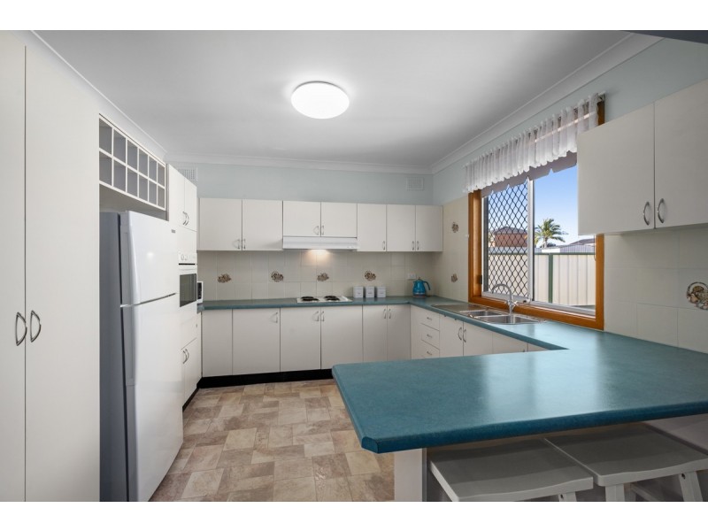 60 Lumby Drive, Bateau Bay NSW 2261