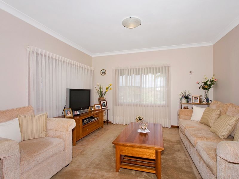 60 Lumby Drive, Bateau Bay NSW 2261