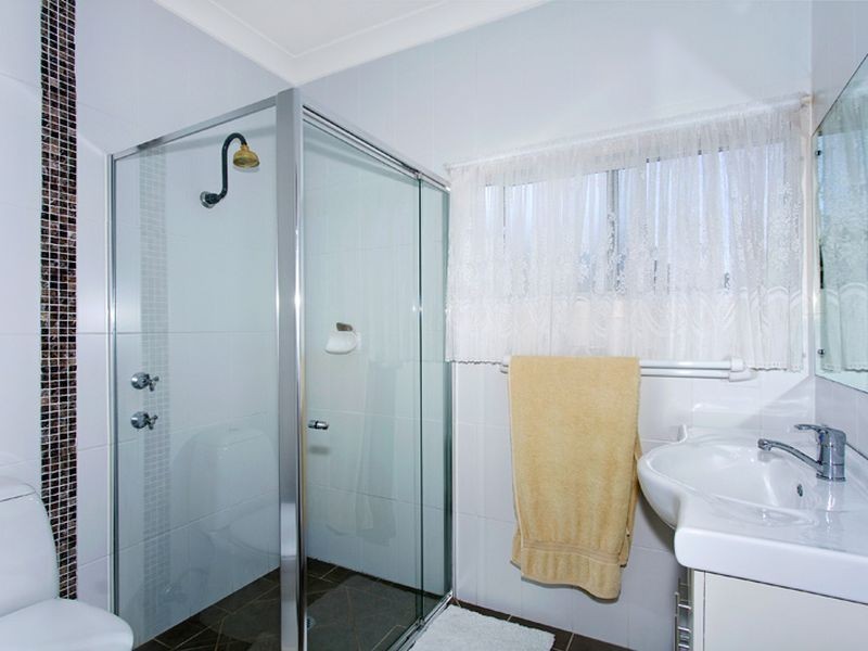 60 Lumby Drive, Bateau Bay NSW 2261