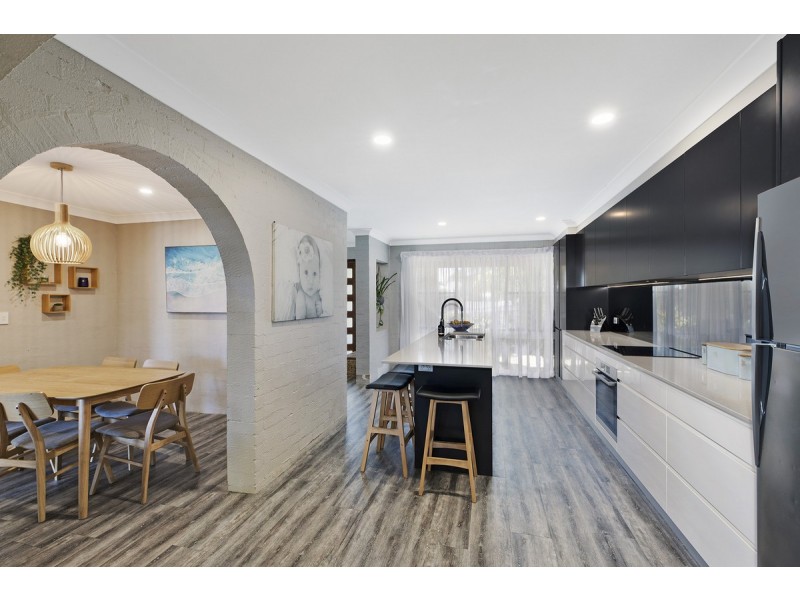 19 Barry Street, Bateau Bay NSW 2261