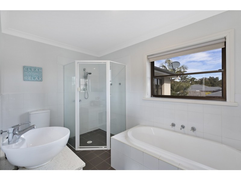 19 Barry Street, Bateau Bay NSW 2261