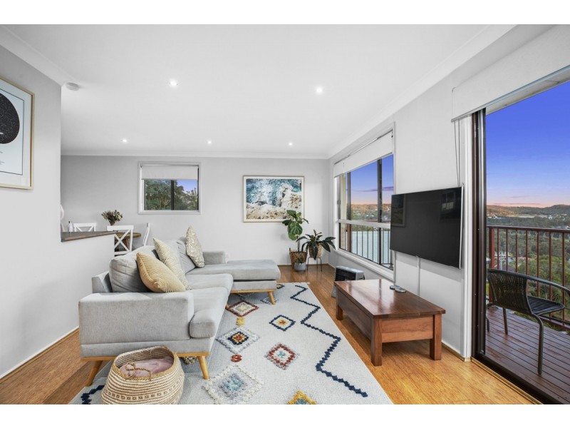 8 Valley View Road, Bateau Bay NSW 2261