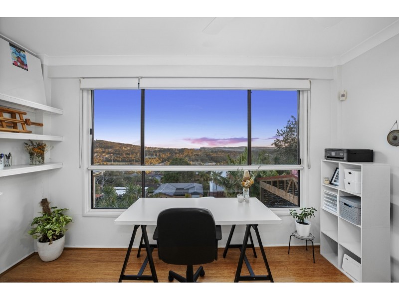 8 Valley View Road, Bateau Bay NSW 2261