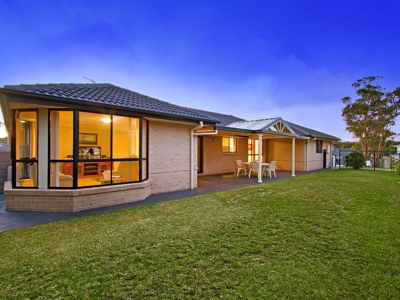 15 Churchill Street, Bateau Bay NSW 2261