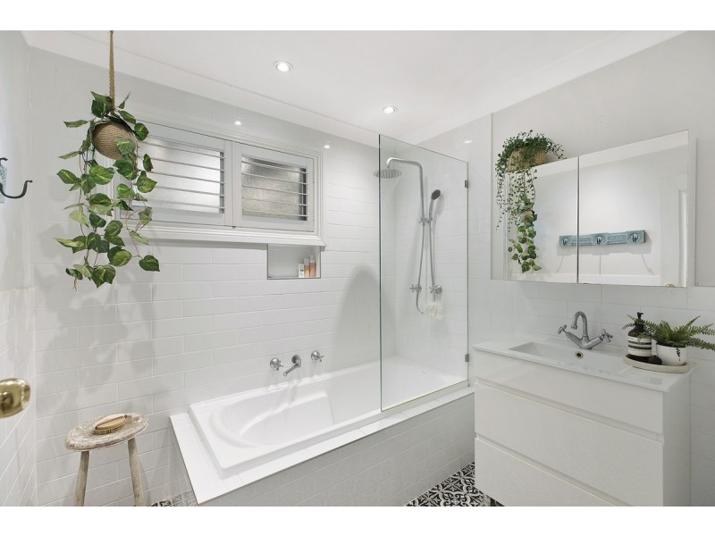 18 Wordsworth Avenue, Bateau Bay NSW 2261