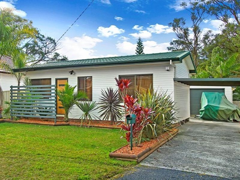 9 Erin Avenue, Berkeley Vale NSW 2261