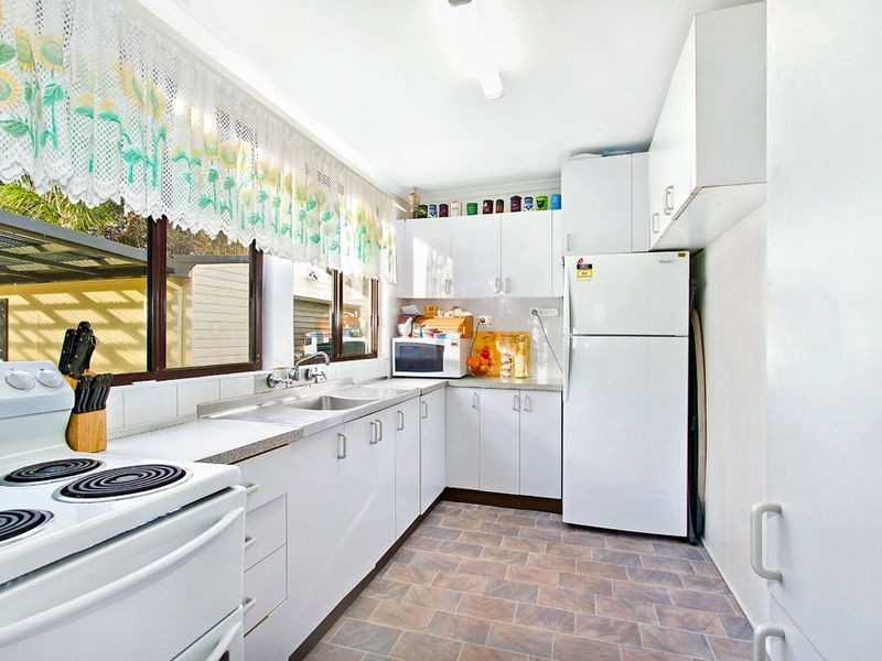9 Erin Avenue, Berkeley Vale NSW 2261