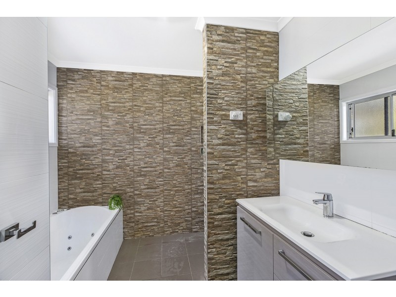 7 Guyagal Street, Bateau Bay NSW 2261