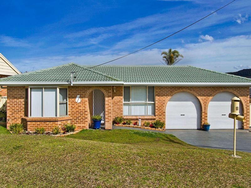 6 Peta Cl, Bateau Bay NSW 2261