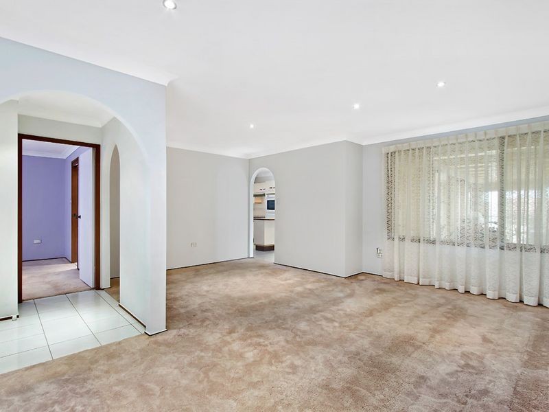 6 Peta Cl, Bateau Bay NSW 2261