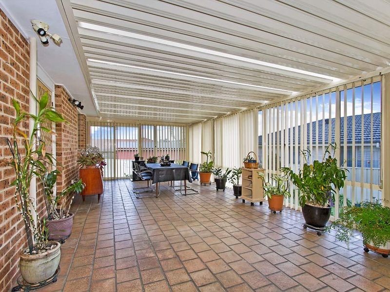 6 Peta Cl, Bateau Bay NSW 2261