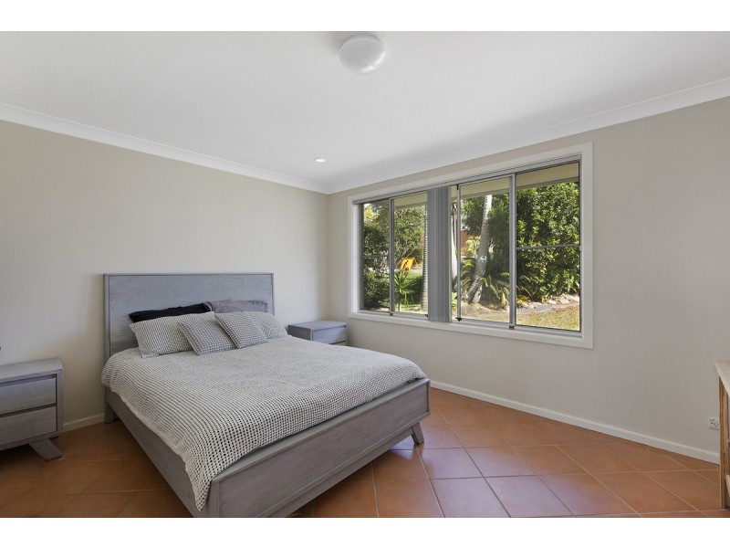 11 Talara Avenue, Bateau Bay NSW 2261