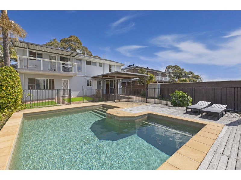 11 Talara Avenue, Bateau Bay NSW 2261